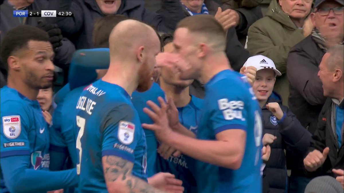 Callum Lang doubles his tally for the afternoon and Portsmouth will take a 2-1 lead into the break! ☄