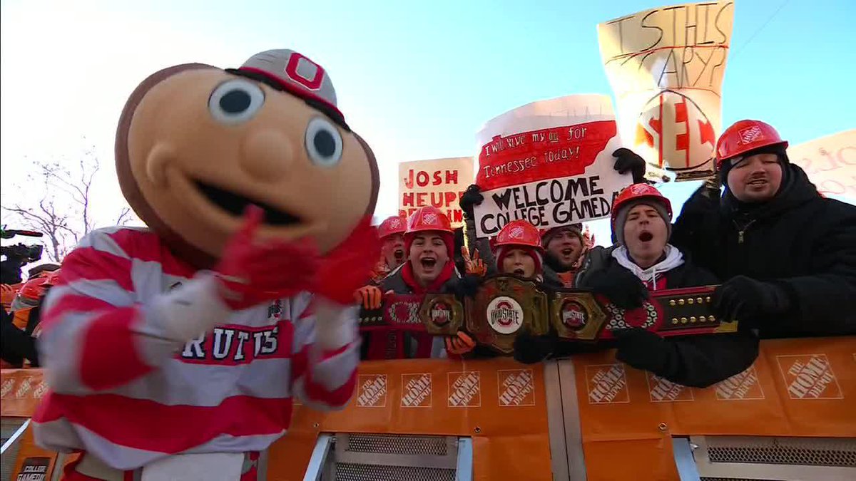 TENNESSEE AND OHIO STATE FANS ARE READY FOR SOME CFP ACTION 🤩