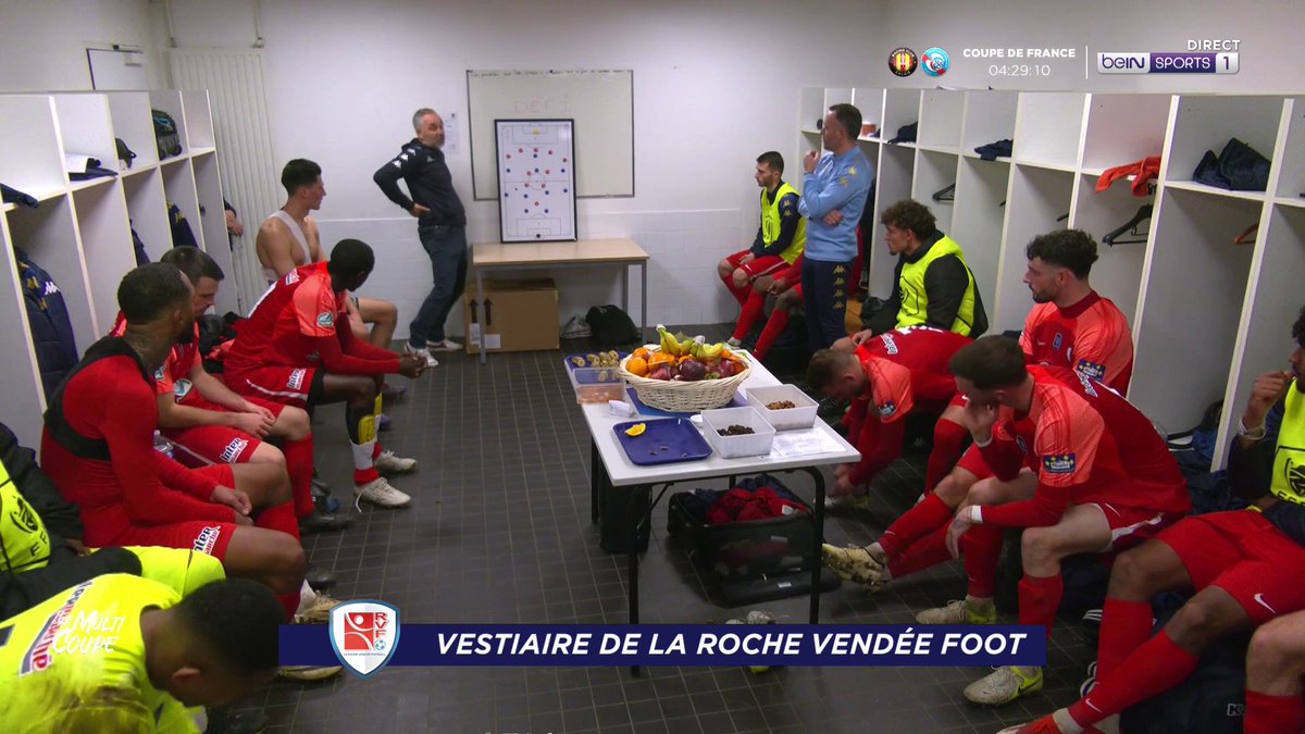 « Fais pas semblant, on sait que tu fais semblant (…) On fait de la mer** ! » 😡 Le discours sans filtre du coach de la Roche-sur-Yon à la mi-temps face à Brest. Les Brestois mènent 1-0 à la pause. 🎥 beIN SPORTS