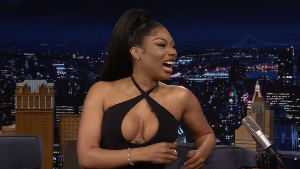 .TINA SNOW says Jimmy sent her the best Christmas gifts last year 🥹 #Holiday #FallonTonight