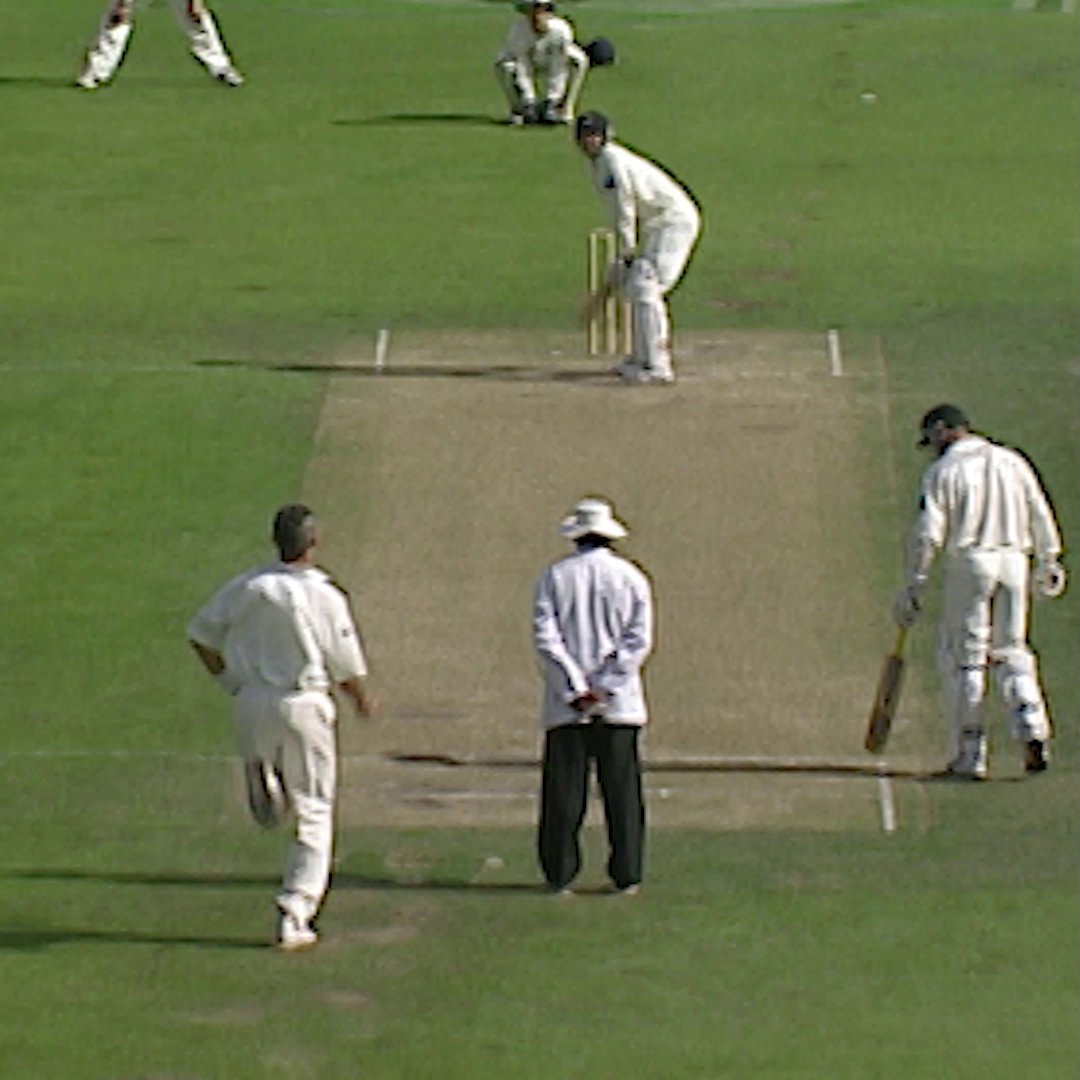 Chasing a mammoth 550 vs Eng at Christchurch, Astle was batting on 107 off 119 with NZ 8 down. He then smashed his next 100 in just 38 balls! In a sequence of 9 balls VS Caddick, he scored 44 runs: 4, 6, 6, 4, 6, 6, 6, 2, 4 He ended with 222 of 168!!