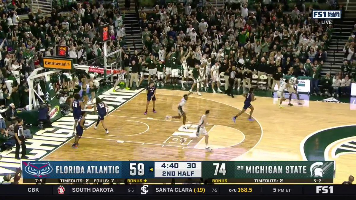 COEN CARR BLOCKS IT AND THEN DRAINS THE THREE! 🔥 💥 @coencarr2 x Michigan State Men's Basketball