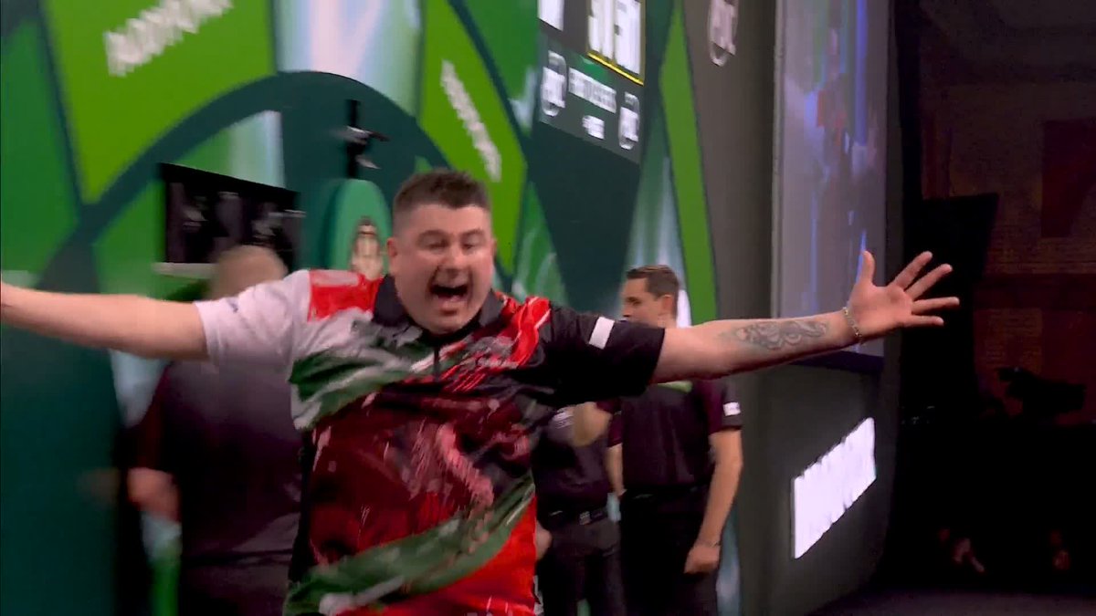 What a moment for Nick Kenny ๐ He defeats Raymond van Barneveld to reach the third round ๐ฅ