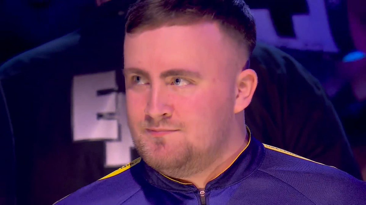 What an atmosphere. What a walk-on! 😍 Luke Littler is BACK at Ally Pally! 🔥