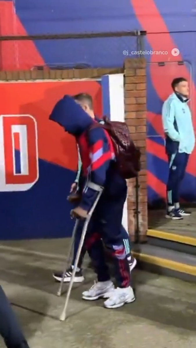 Bukayo Saka was seen leaving Crystal Palace's ground on crutches after suffering a injury during the first half of Arsenal's 5-1 win. 📺 Joao Castelo-Branco
