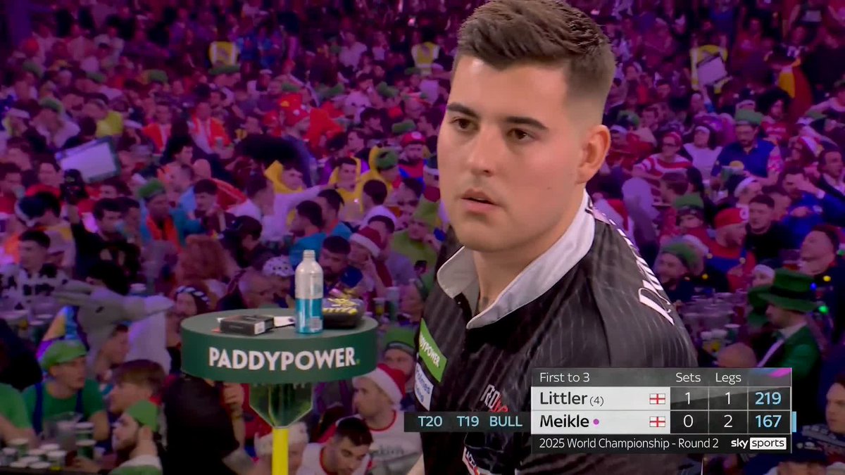 MEIKLE LEVELS!! Game on here as Ryan Meikle takes the second set 3-1! He's looking very comfortable up there! 📺 #WCDarts