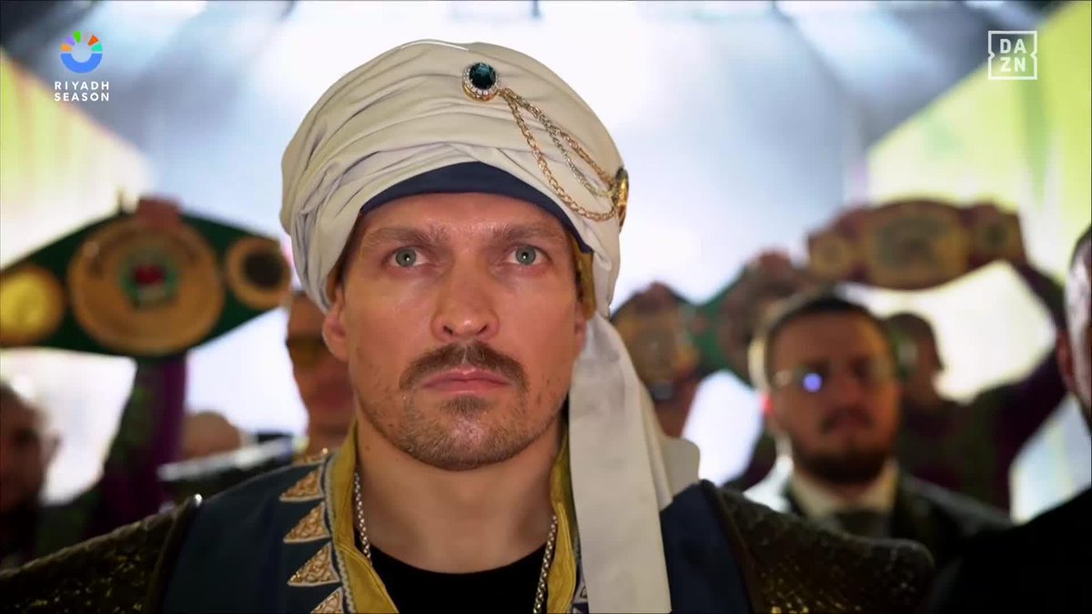 El vigente campeón se sube al ring para DEFENDER SU TRONO Imponente llegada de Usyk. Arranca LA REVANCHA contra Fury #Usyk2Fury #RiyadhSeason 🔗