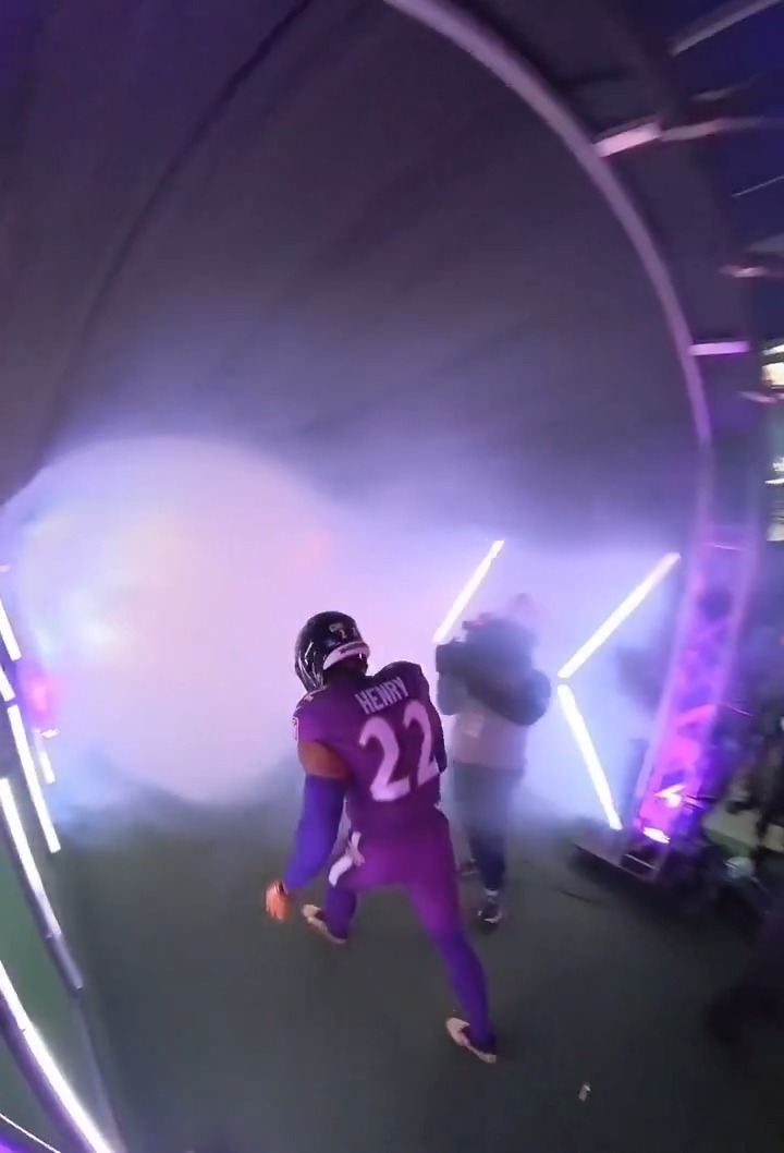 Check out a 360-degree view of Derrick Henry  running out of tunnel. 🔥🔥