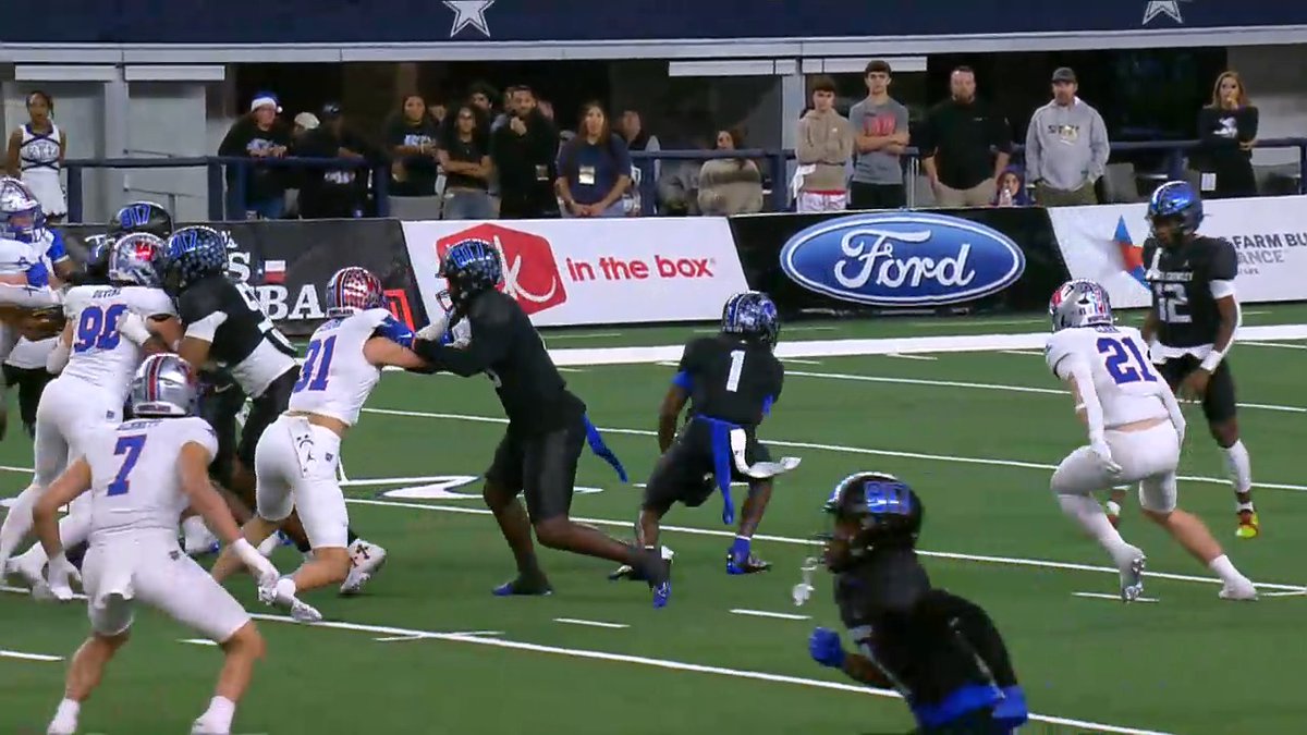FLEA FLICKER ON THE FIRST PLAY FOR SIX!! CHRIS JIMERSON TO QUENTIN GIBSON #TXHSFB #CROWLEY #DCTF #UILSTATE