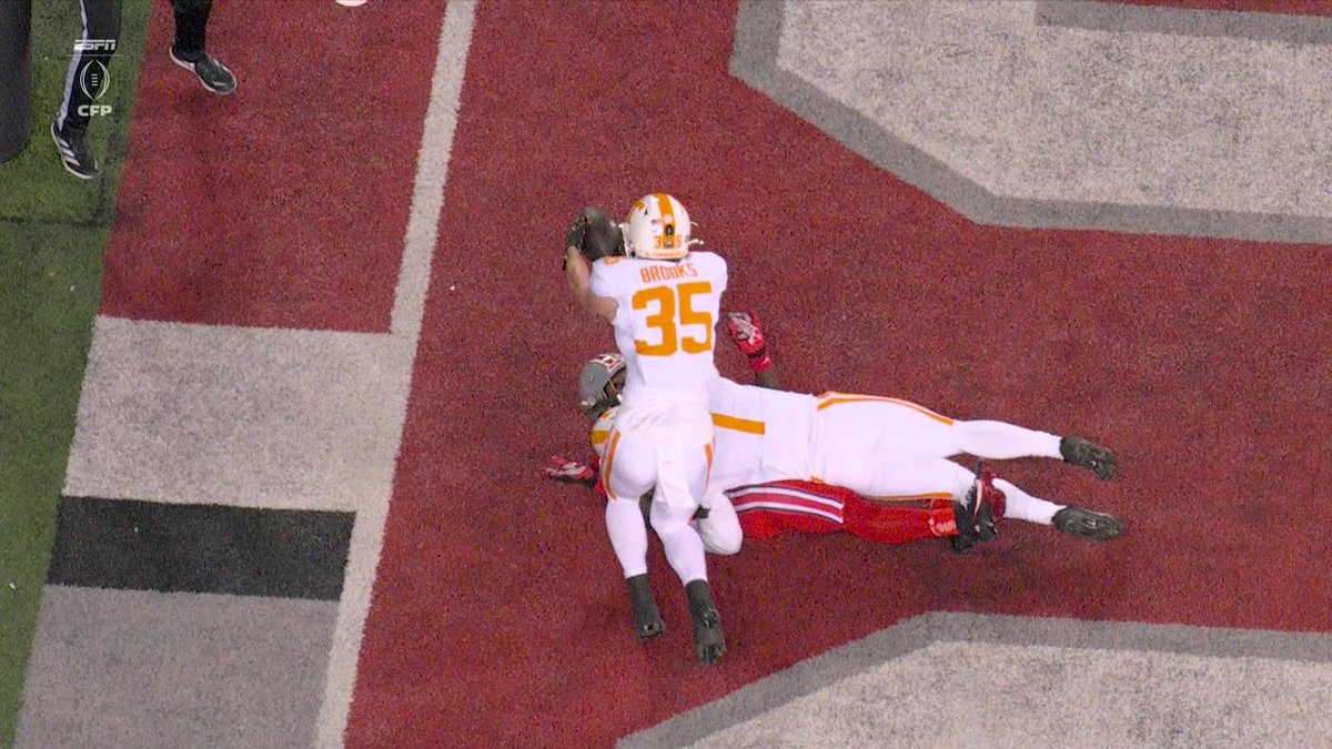 TENNESSEE PICKS OFF WILL HOWARD IN THE END ZONE 😳 A much-needed takeaway for the Volunteers 🔥