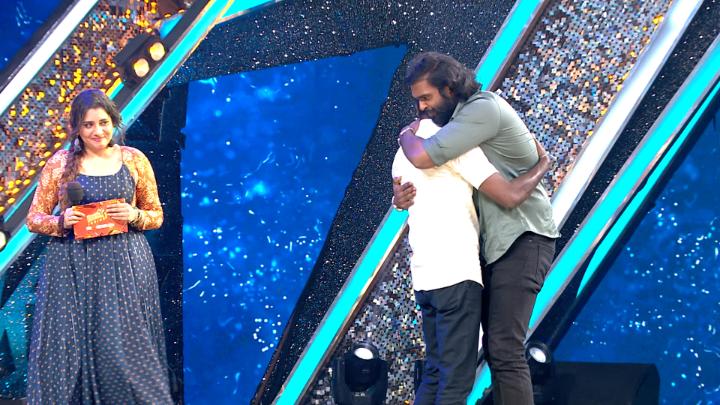 யாரு சாமி நீ 😥 உன் வாய்ஸ் மற்றும் பாட்டு கேட்டு கலங்கி கெடக்கேன் 😥 இன்று நான் வாழும் வாழ்க்கைக்கும், எனக்கும் ஒரு அடையாளம் கொடுத்தவர் கேப்டன் 😥 மிஸ் யூ என் குலசாமி 😥