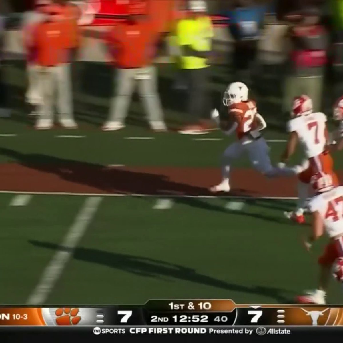 .Texas Football ran ALL OVER Clemson 🔥 Jaydon Blue: 146 Rush Yds, 2 TD Tre Wisner: 110 Rush Yds, 2 TD