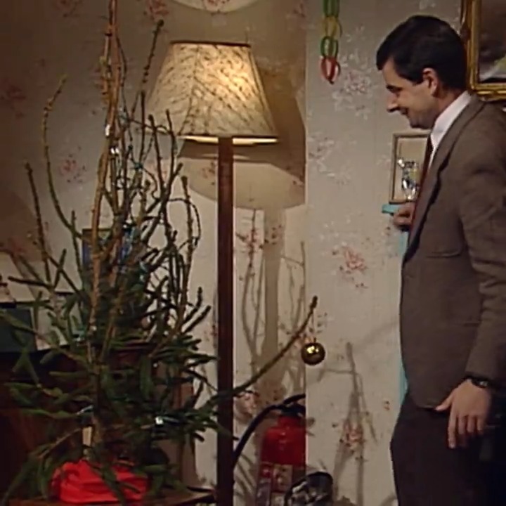 Preparing the finishing touches for Christmas Day #mrbean ๐คญ