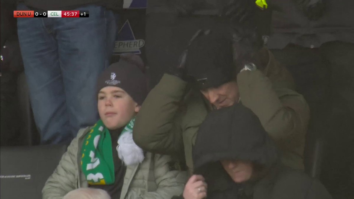 🧤 “Got his gloves on!” Joe Hart is in attendance at Tannadice to watch Dundee Utd vs Celtic ⬇️
