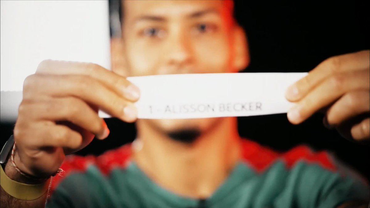 "A golden glove" 🎁 What would Virgil van Dijk get Alisson Becker for Christmas? 🎄