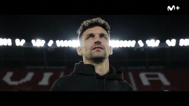 Santo y seña del escudo de su Sevilla Fútbol Club ❤️. 📼 Jesús Navas, próximamente, en #InformePlus.