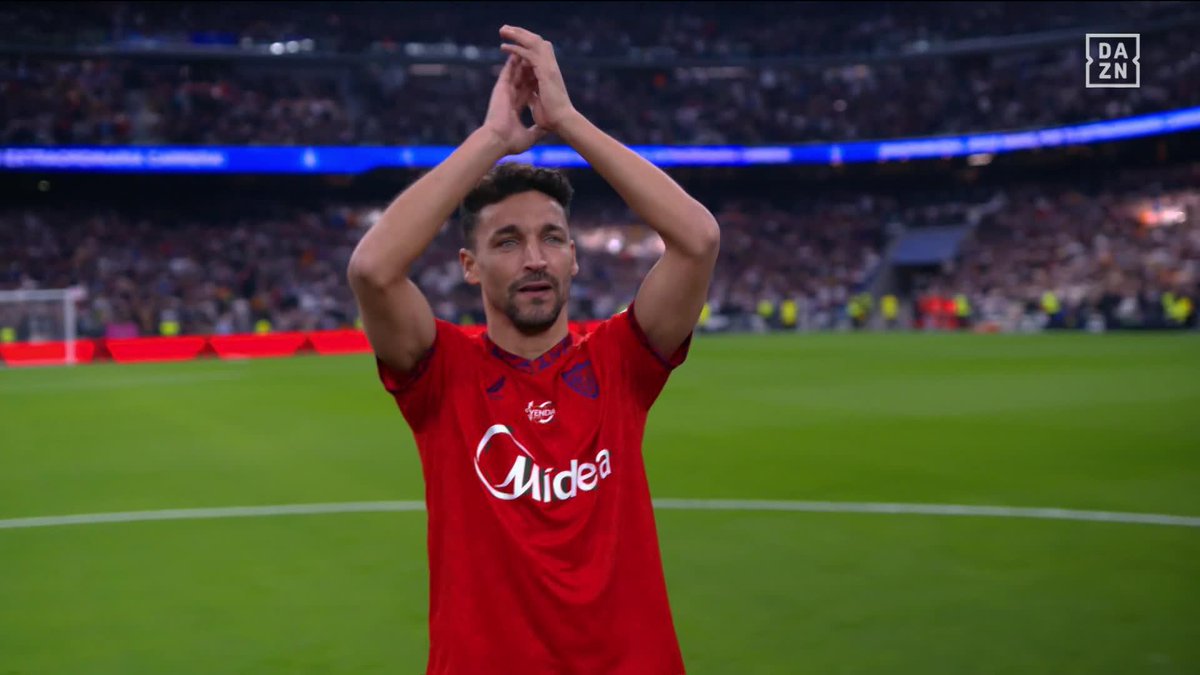 ¡UN TEMPLO DEL FÚTBOL DESPIDIENDO A UNA LEYENDA IRREPETIBLE! 😍 El Bernabéu, rendido al Duende de Los Palacios. Rendido a Jesús Navas. PRECIOSO ❤️ #LALIGAenDAZN ⚽️