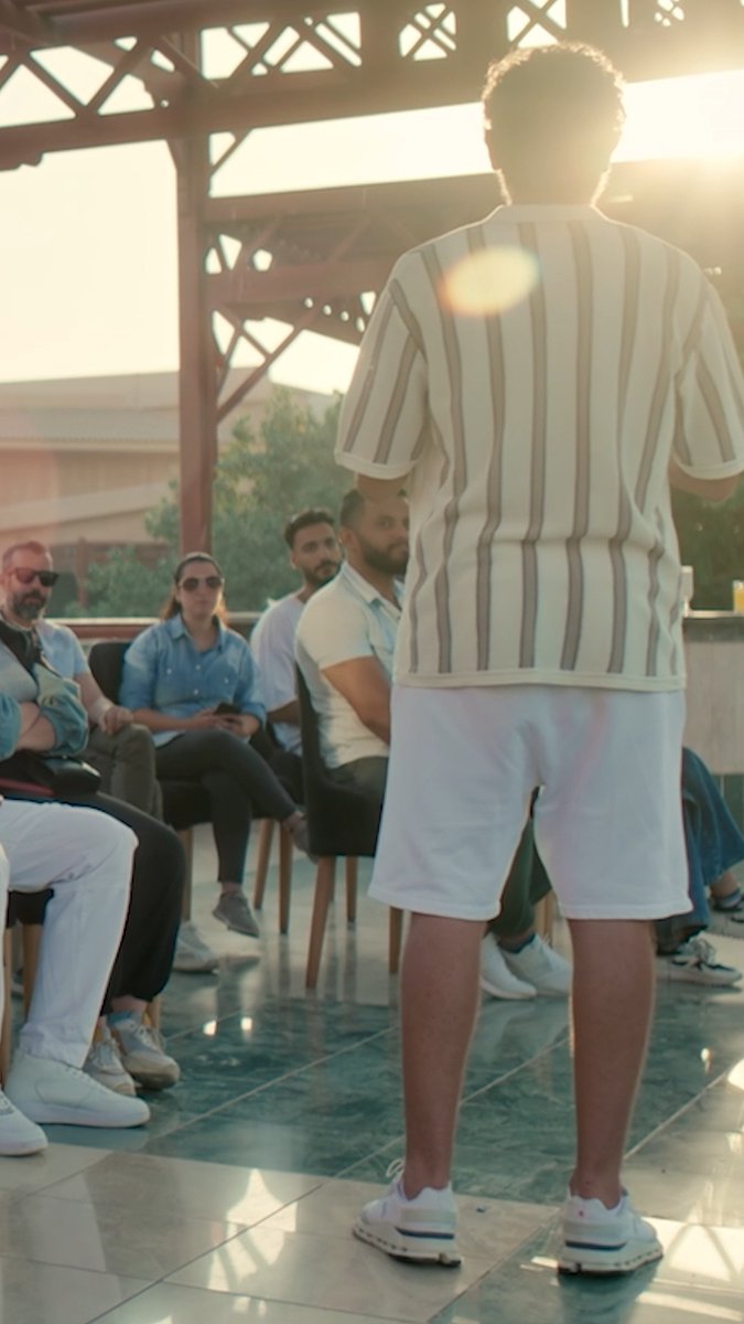 حياة أحمد على مفترق الطرق! 🤣 فيلم #الهنا_اللي_أنا_فيه يعرض الآن على شاشات #ڤوكس_سينما 🍿🎥 احجز تذكرتك الحين 🎟️