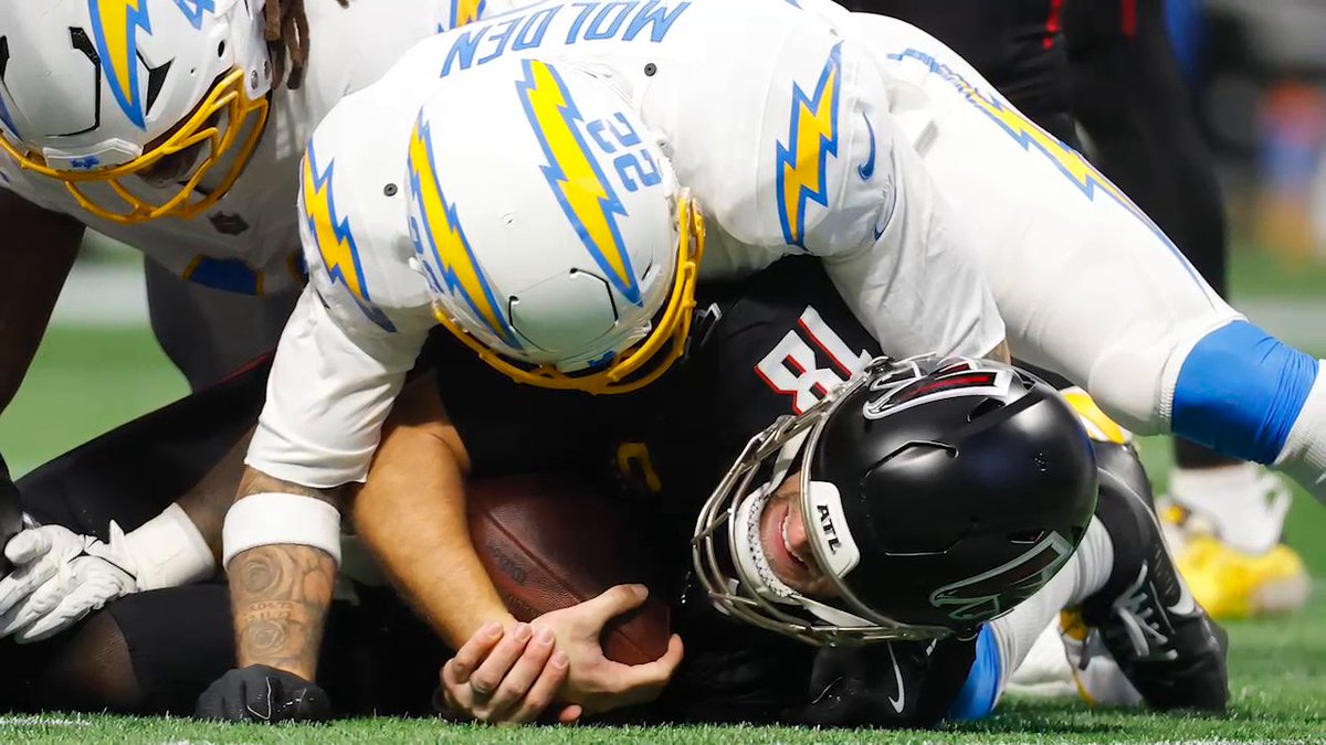 "It just seems like, a little bit, were driving the bus over Kirk here." Alex Smith believes the Falcons have bigger issues than Kirk Cousins 😯