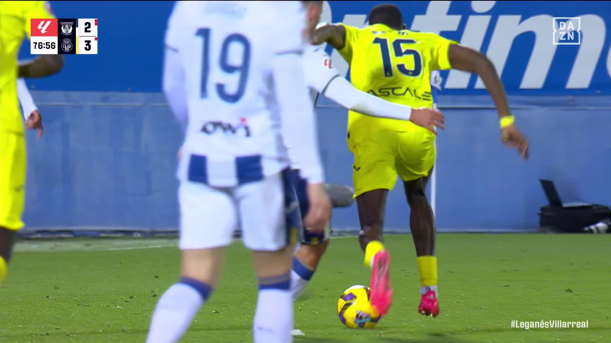 La expulsión de Jorge Sáenz por su patada a Thierno Barry 🟥 #LALIGAenDAZN ⚽️