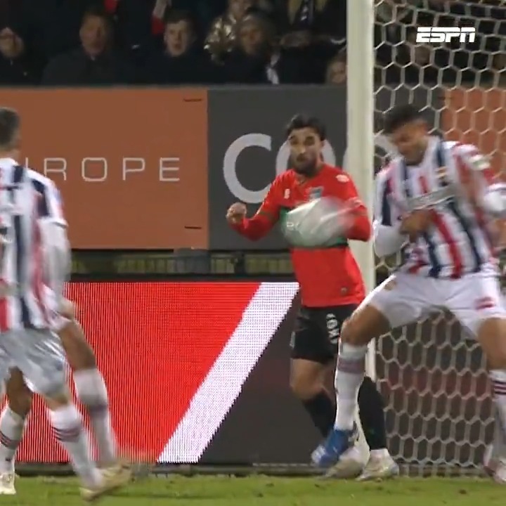 Wordt N.E.C. hier een zuivere penalty onthouden 🧐👇 #wilnec