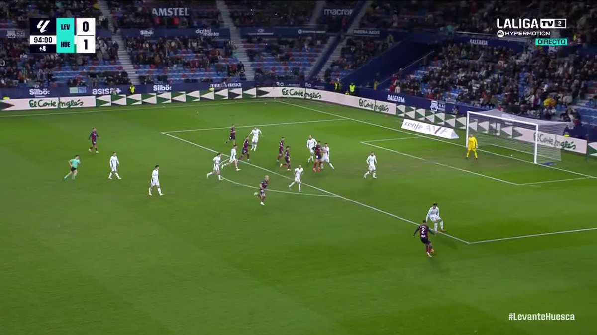 ¡Un francotirador anda suelto en el Ciutat! Andrés García para que el Levante UD lo empate en la última jugada del partido 🔫🔥 #LALIGAHYPERMOTION