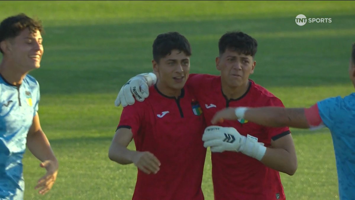๐คฉโฝ๐ง๐ผ ยกEl momento de la gloria! Asรญ fue el รบltimo penal de O'Higgins, para quedarse con la #SupercopaProyecciรณn ante Colo Colo. Un dรญa inolvidable para los jugadores del Capo de Provincia, quienes fueron a celebrar junto a sus familias.