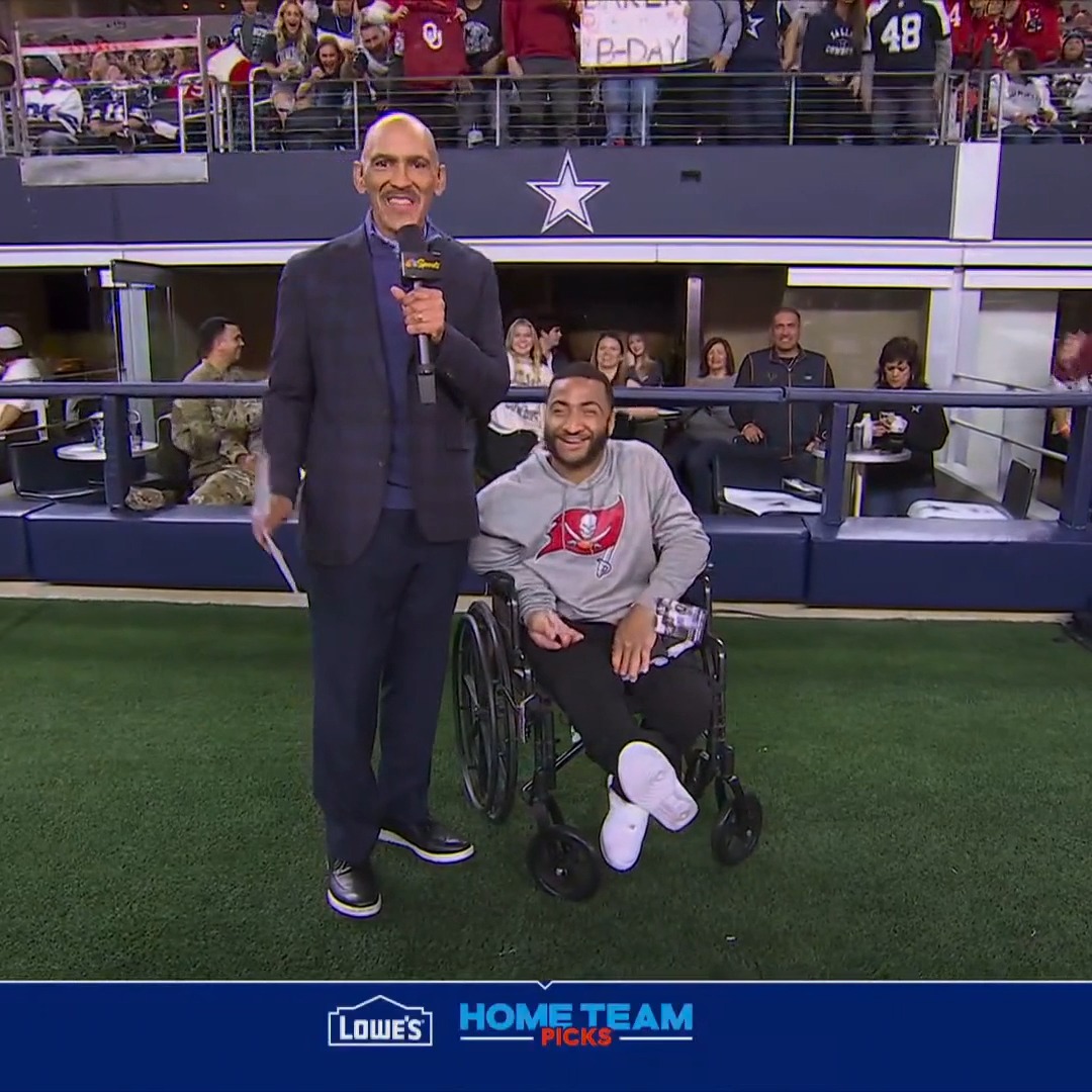 A lot of Bucs fans out at AT&amp;T Stadium including Tony Dungy's son, Jordan. ❤️