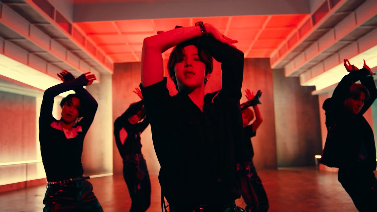 she's truly an incredible bop and i maintain the opinion that if it had been released by a big4 group back then, it would've gone ultra platinum, and if ATEEZ released it today, it would also go ultra platinum.