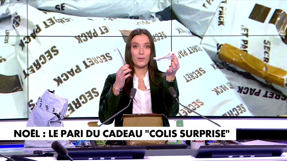 L'équipe de #LaMatinale ouvre un colis surprise de Noël en plateau.
