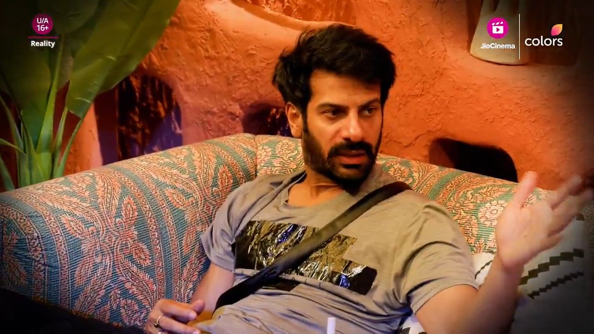 Karan aur Rajat mein bann raha hai naya samikaran. Kya yeh dono aayenge saath to fight against Avinash and Vivian? 🔥 Dekhiye #BiggBoss18 ColorsTV aur #JioCinema par. #BB18 #BiggBoss18onJioCinema #BiggBoss Salman Khan Karan Veer Mehra Rajat Dalal