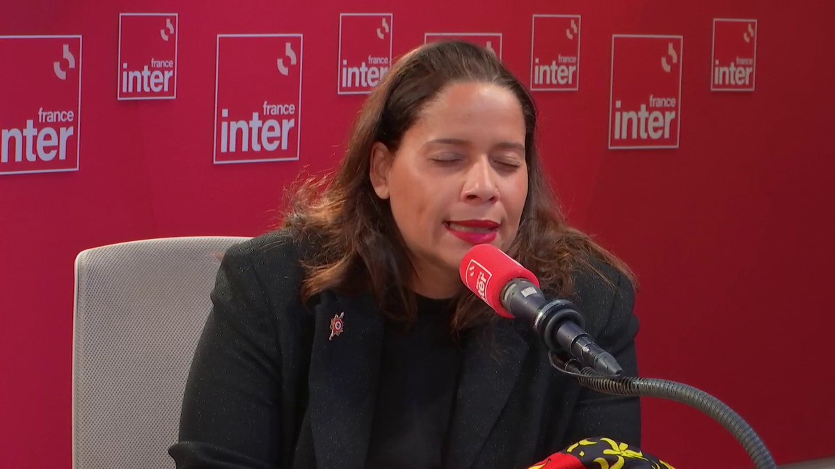 "Tout le monde s'en fout de Mayotte", déplore Estelle Youssouffa Estelle Youssouffa Députée. "C'est tellement méprisant, grave, médiocre qu'on n'a plus les mots". #le69Inter