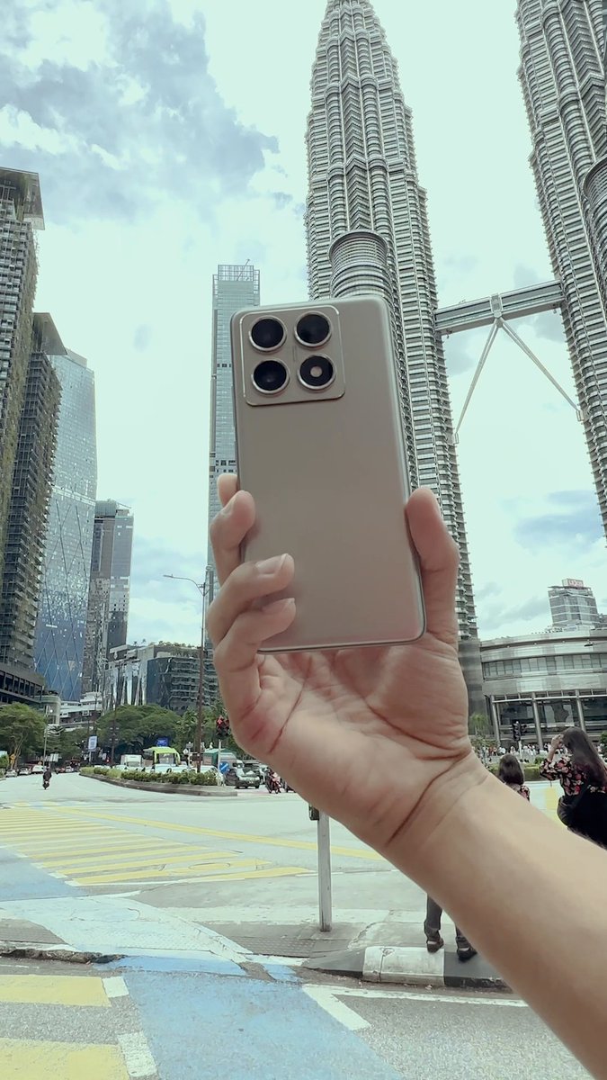 Life's like a traffic light loop. Sometimes you stop, sometimes you go. #Xiaomi14TPro