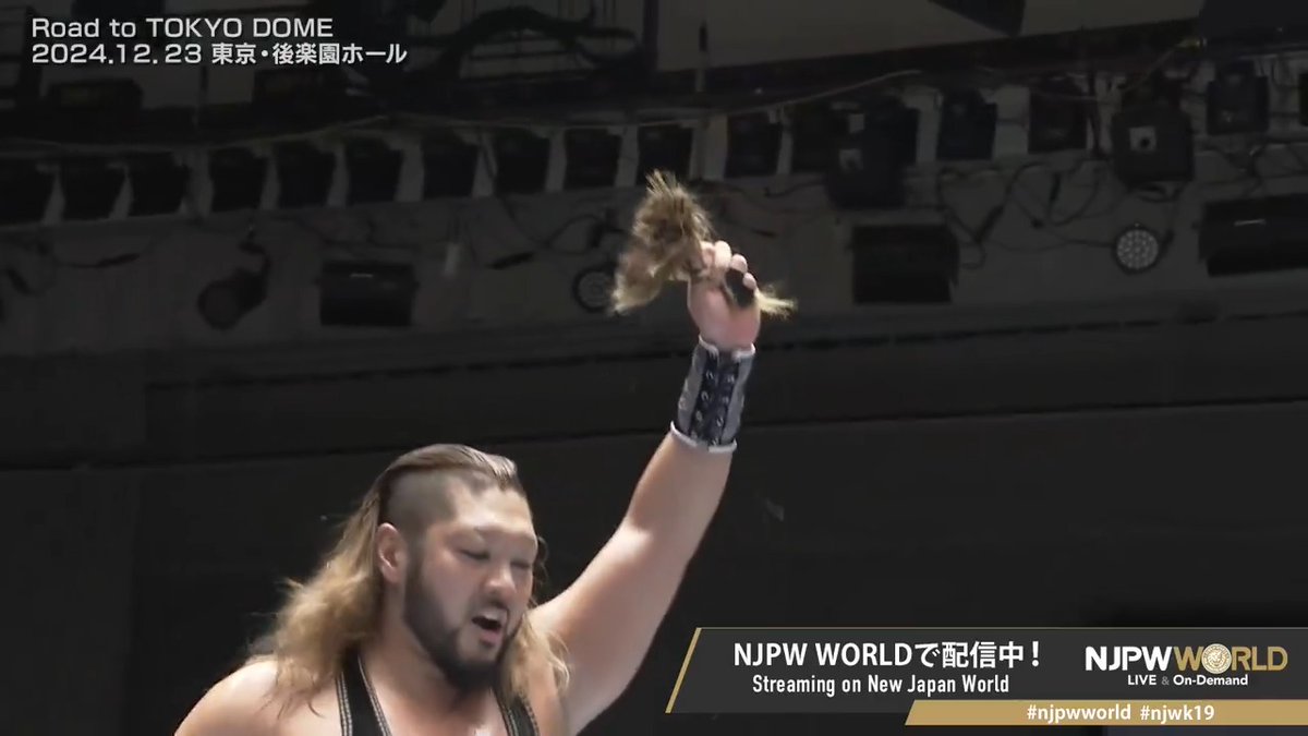 Today during the final NJPW show before WK19... EVIL CUT SOME OF HIROSHI TANAHASHI’S GLORIOUS HAIR IN KORAKUEN HALL. NOOOOOOOOOOO. This is the worst Christmas ever for our President Tanahashi.