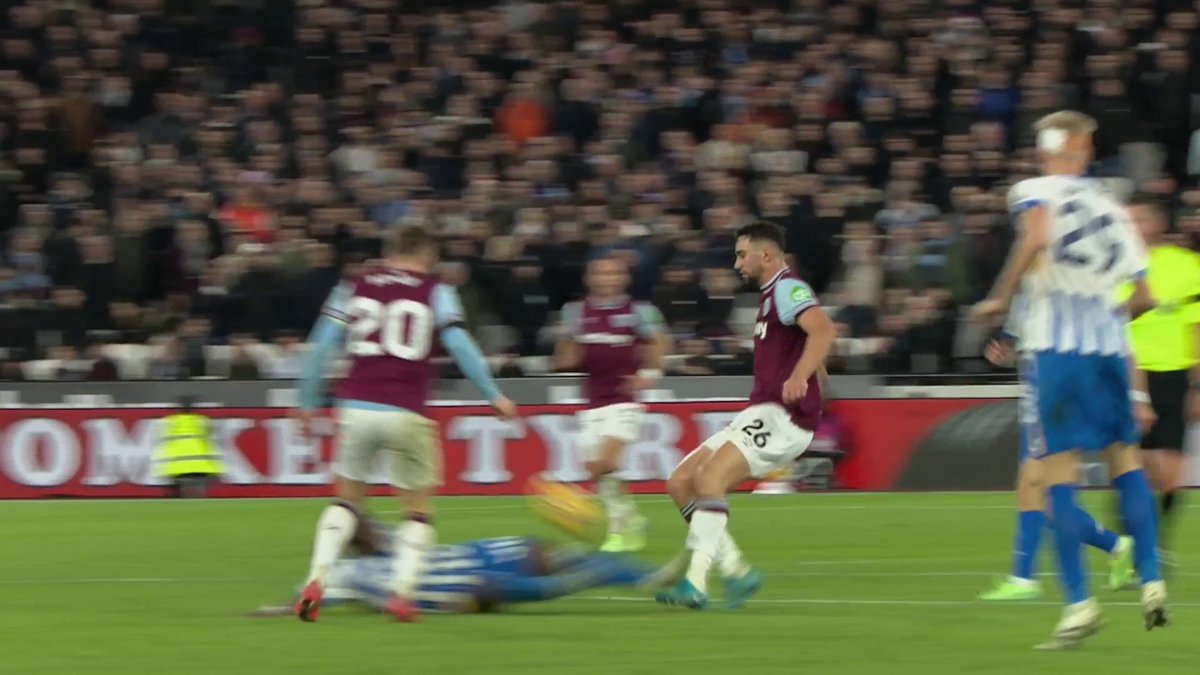 "I think it's a red card" 🟥 Dermot Gallagher believes Pervis Estupiñán should have been sent off for his challenge on Max Kilman 💥