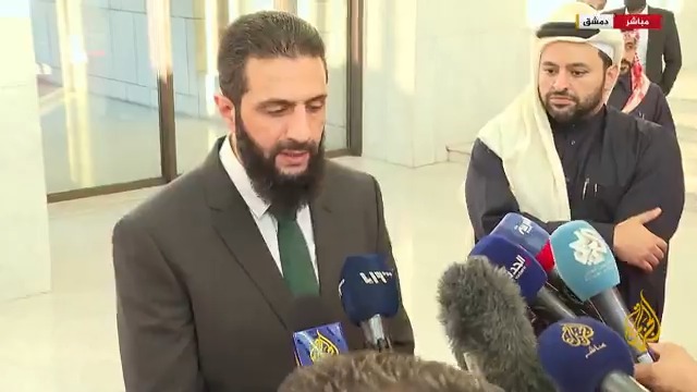الشرع: الجانب القطري كان ثابتا على موقفه في كل المراحل إلى جانب الشعب السوري، وأبدى كل الدعم لسوريا في مرحلتها الانتقالية، والعلاقات بين #الدوحة ودمشق ستعود أفضل مما كانت في السابق #الجزيرة_سوريا #الأخبار