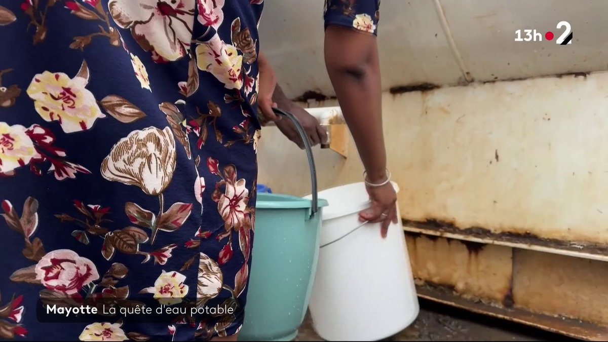 Beaucoup d’habitants manquent encore d'eau une semaine après le passage du cyclone Chido à Mayotte. Des packs ont été distribués à Mamoudzou et notamment dans le quartier défavorisé de Kawéni. Et les distributions vont s'intensifier, promettent les autorités. ▶️#JT13H
