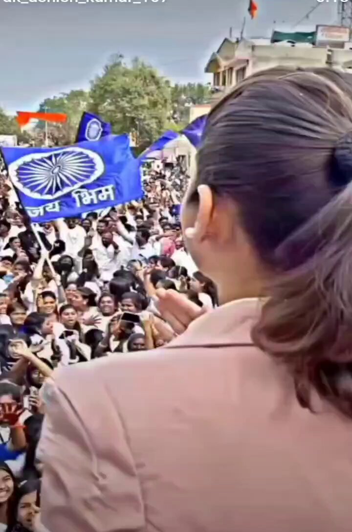 कुर्सी पर बैठकर जो बाबा साहेब उंगली उठाए उनकी कुर्सी छीन लेनी है। इंटर के बाद 12वी कराने वाला सिंबल ऑफ नॉलेज पर सवाल उठा रहा है। अमित शाह को माफी मांगनी होगी। कल हर जगह शांतिपूर्वक आन्दोलन होंगे। जय भीम