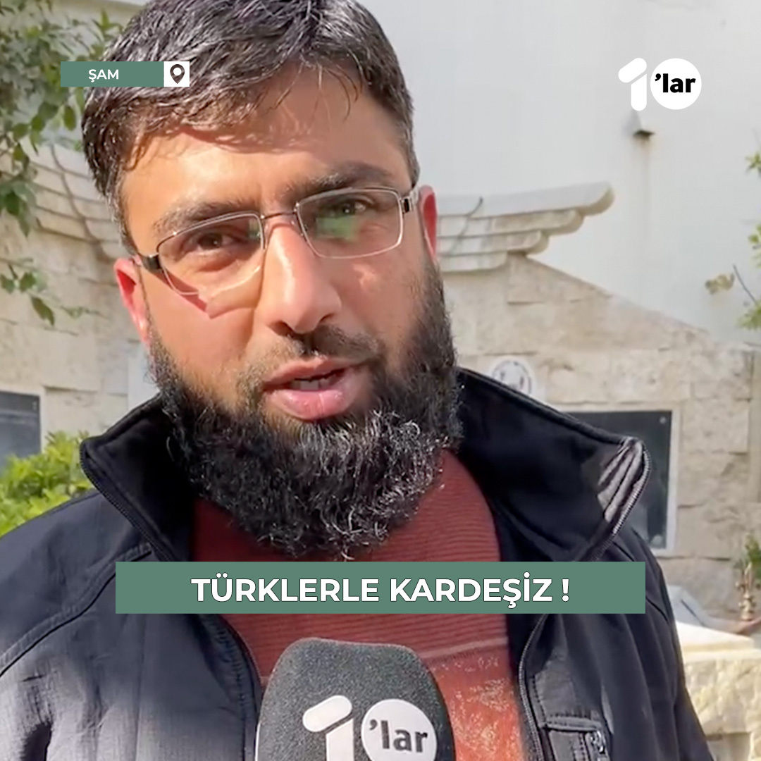 “Geçmişte düşmanımız ortaktı. Acılarımız ortaktı. Şanlı Allah, işte böyle zamanlarda bizi tekrar bir araya getiriyor. Şam ve Türkiye uzun yıllar boyunca birbirinden ayrılmaz bir bütün olarak yaşamışlardır. Aynı liderlik, aynı tarih, aynı ortak acı ve düşmanlıklarla dolu bir geçmişimiz var. Zaman geçti, ama biz Türkleri hâlâ kardeşimiz olarak görüyoruz.” Şam'da bulunan Türk Hava Şehitliği'ni ziyaret eden bir İdlibli, ortak acıları ve iki halkın kardeşlik bağlarını anlatıyor.