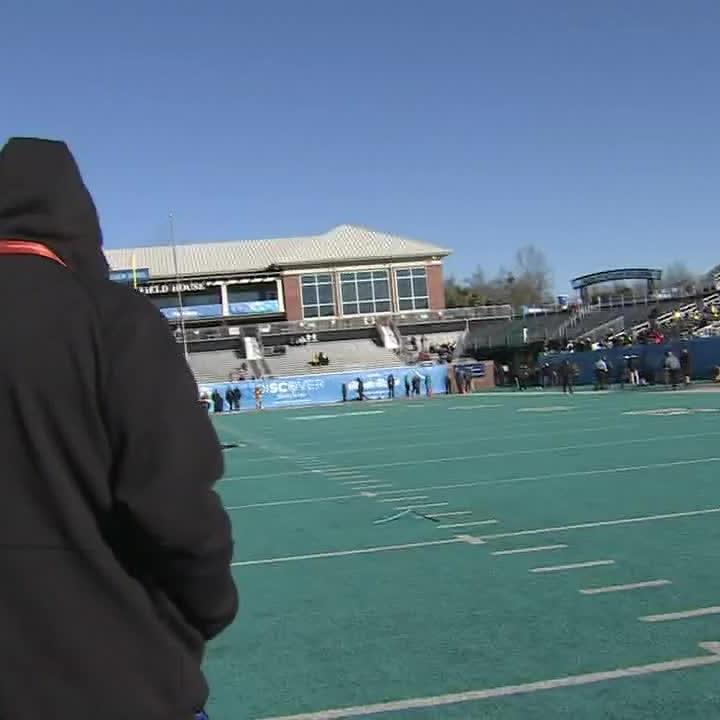 "I feel like Deion Sanders walking around here. Primetime." 😎 UTSA HC Jeff Traylor mic'd up 😂