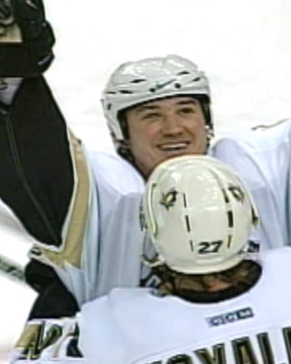 Happy 22-year anniversary to Mario Lemieux scoring off the faceoff. 🥳 🗓️: December 23, 2002
