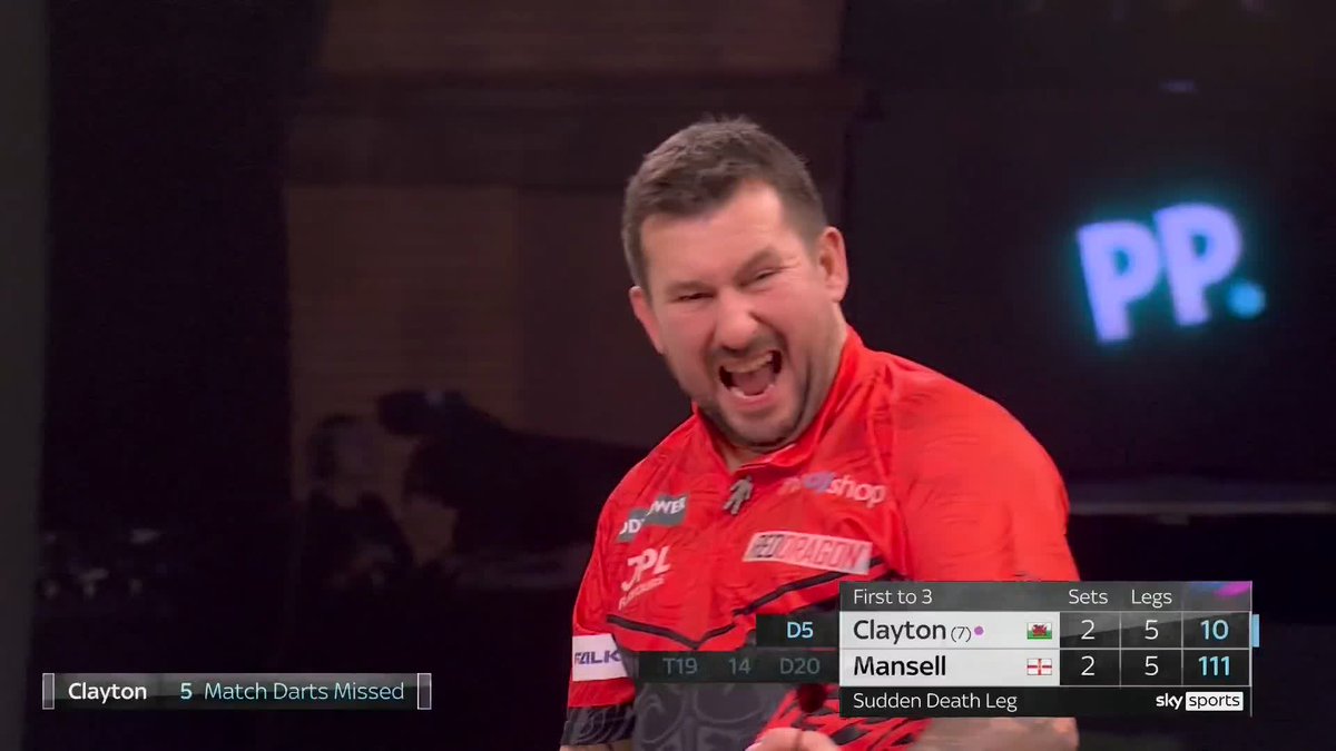 THE FERRET FINDS A WAY! 🏴 Jonny Clayton survives a HUGE scare! The Welshman wins through a gruelling sudden-death leg against Mickey Mansell to move through to the third round! 📺 #WCDarts | R2