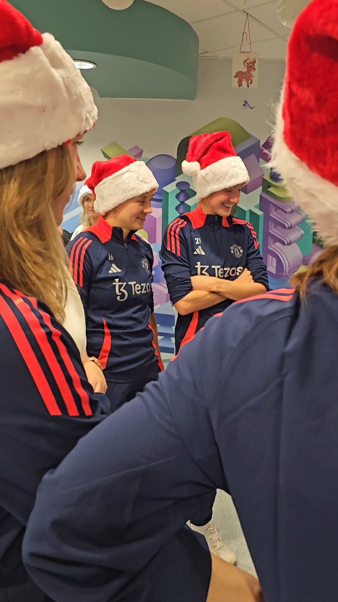 A very special afternoon at Manchester Children's Hospital ❤️🏥 #MUWomen