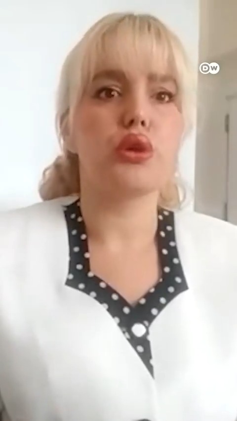 Şanlıurfa'da 400 gündür tek başına Ensar Vakfı'nı protesto eden Emine Gizem Çetiner, eylemine ara vermek zorunda kaldı: "Eylem yaptığım yerin yakınına insanlar gelmeye başladı. Benzer araçlarla takip edildiğimi hissetmeye başladım."