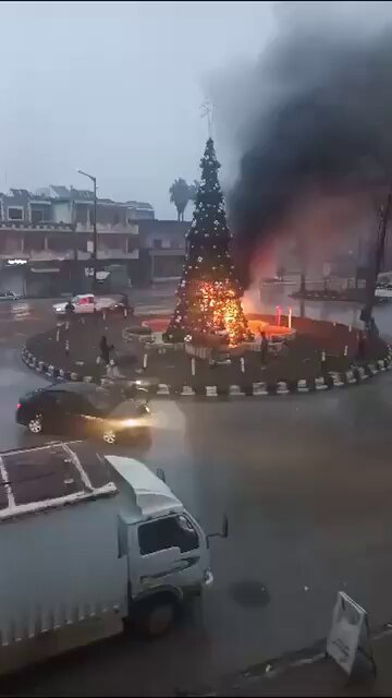 🚨🇸🇾 BREAKING: SYRIA’S AL QAEDA TERRORISTS just BURNED DOWN a Christmas tree in the western Hama countryside.