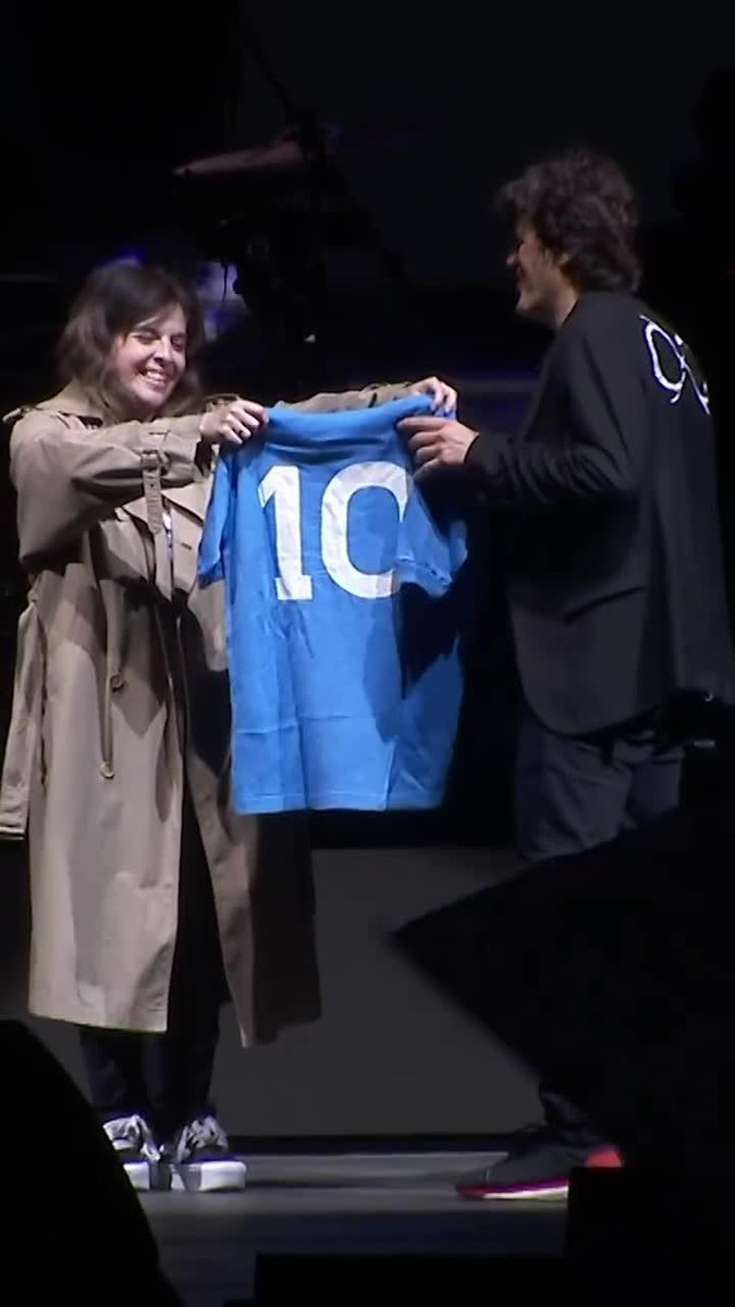 Dalma Maradona asistió a uno de los recitales de Los Piojos y le obsequió a Ciro una camiseta de Diego de cuando jugaba en Napoli ❤️👕🔟