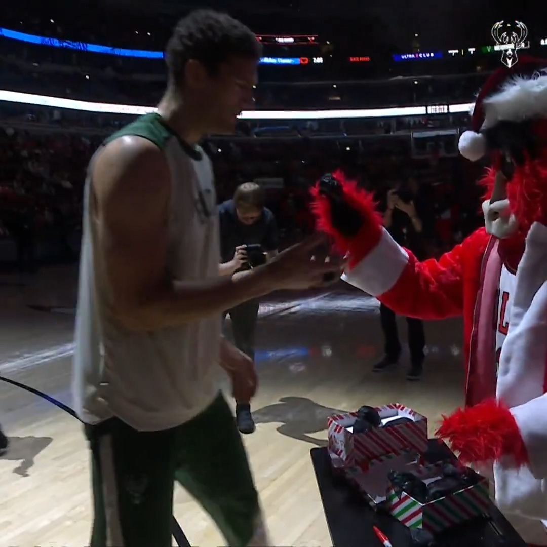 Brook didn't appreciate Benny's Christmas gift. ๐
