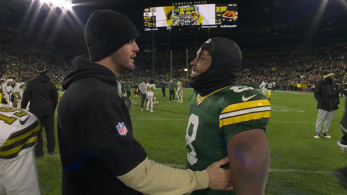 Derek Carr 🤝 Josh Jacobs Former Raiders connecting postgame 👏