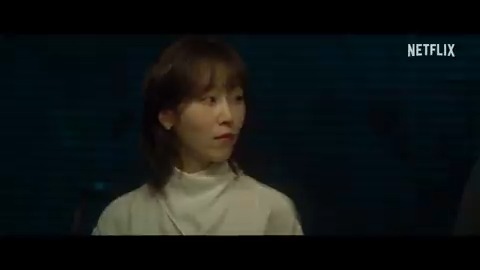 契約妻のインジ（#ソ・ヒョンジン）にタンゴを踊るよう仕掛けた夫 ジョンウォン（#コン・ユ）が、逆に誘われ慣れないダンスに挑戦。 身を寄せ合って踊る2人。となると…。 #トランク #TheTrunk