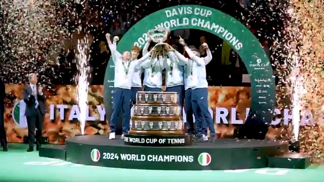 Il nostro regalo di Natale ve lo facciamo con qualche ora di anticipo 🎁 A un mese esatto da quando ci siamo confermati campioni del mondo a Malaga, vi mostriamo la vittoria della #DavisCup 2024 da una prospettiva unica 💫 Buona visione 👀🍿